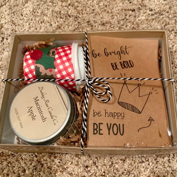 Holiday Gift Pack NWOT - Picture 1 of 3